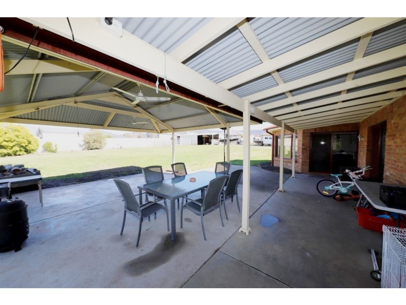 60 Currawong Road, Tumut NSW 2720
