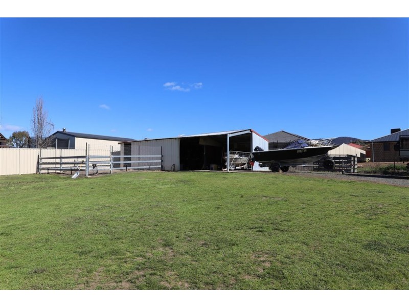 60 Currawong Road, Tumut NSW 2720