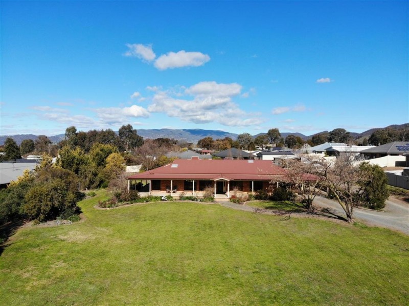60 Currawong Road, Tumut NSW 2720