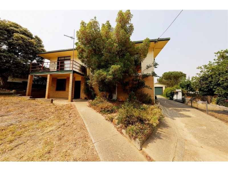 12 Shelley Street, Tumut NSW 2720