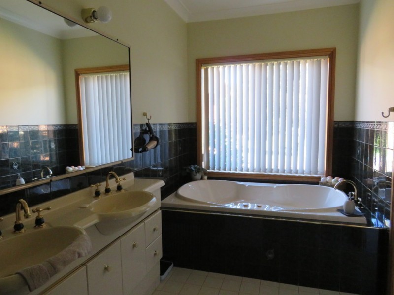 45 Mount Street, Gundagai NSW 2722