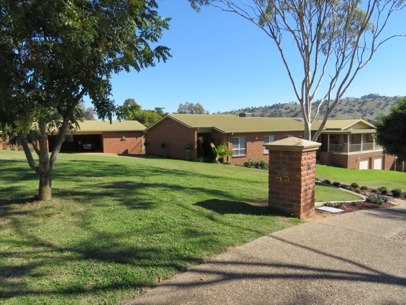 45 Mount Street, Gundagai NSW 2722