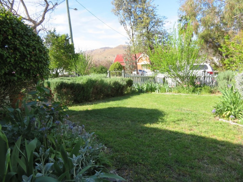 51 Punch Street, Gundagai NSW 2722