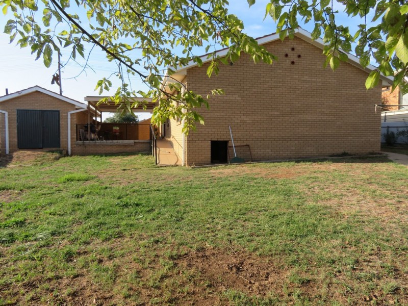 130 West Street, Gundagai NSW 2722