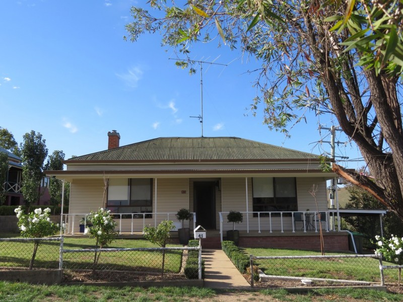 43 Punch Street, Gundagai NSW 2722
