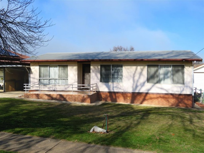 110 Punch Street, Gundagai NSW 2722