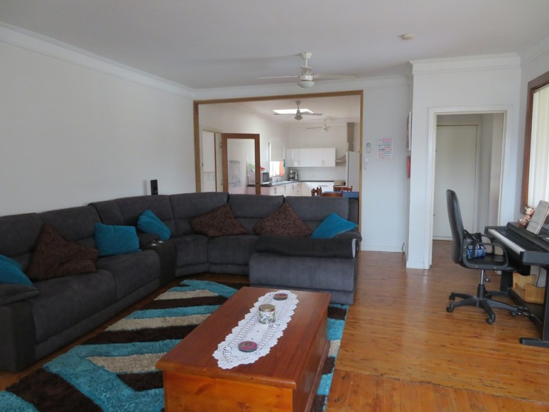 54 Mount Street, Gundagai NSW 2722