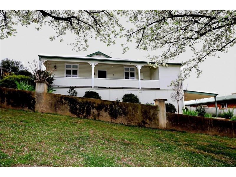 65 Carey Street, Tumut NSW 2720