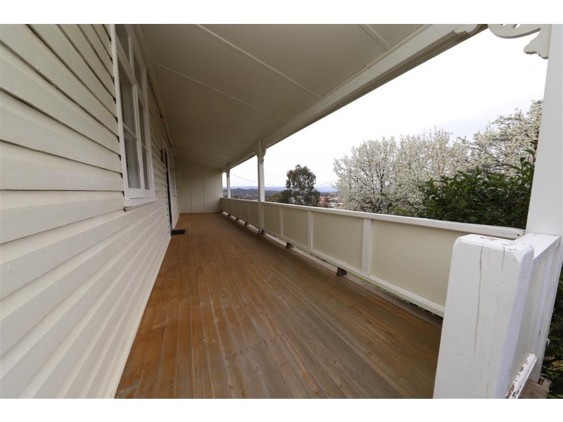 65 Carey Street, Tumut NSW 2720