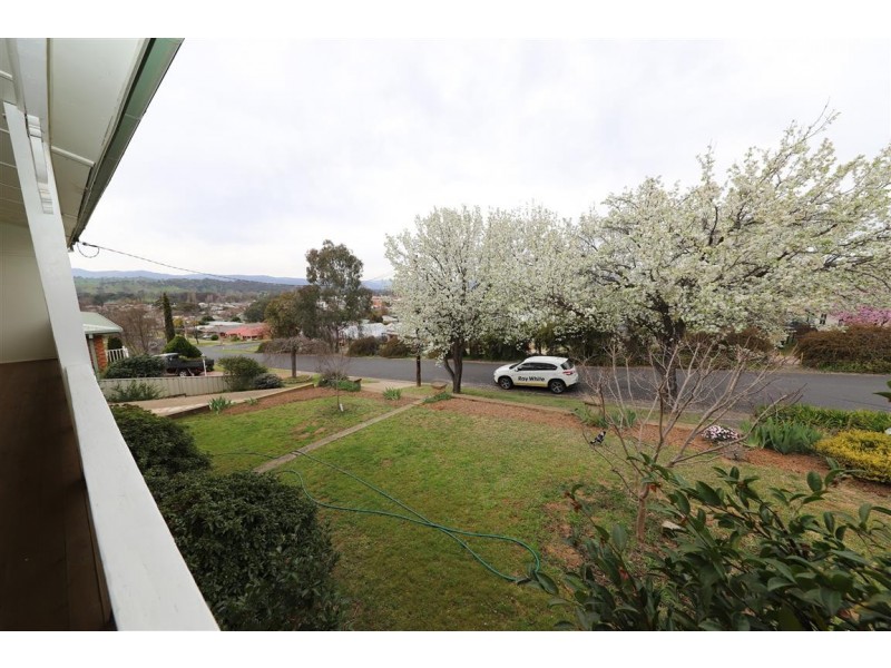 65 Carey Street, Tumut NSW 2720