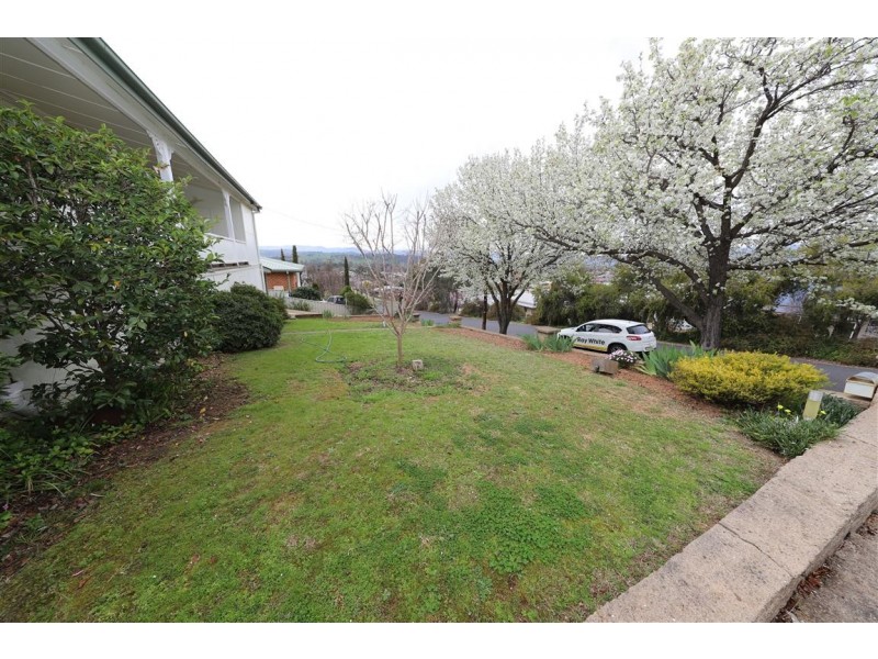 65 Carey Street, Tumut NSW 2720