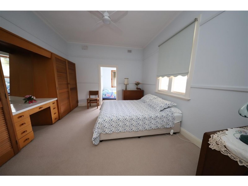 65 Carey Street, Tumut NSW 2720