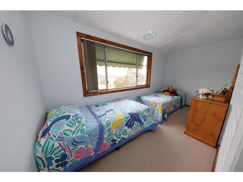 65 Carey Street, Tumut NSW 2720