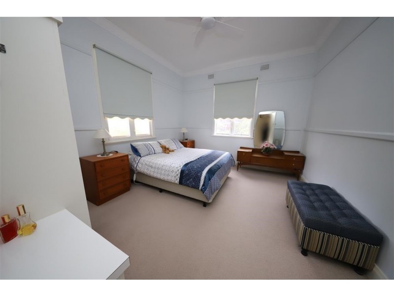 65 Carey Street, Tumut NSW 2720