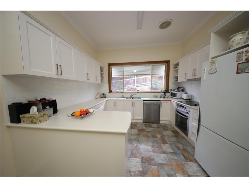 65 Carey Street, Tumut NSW 2720