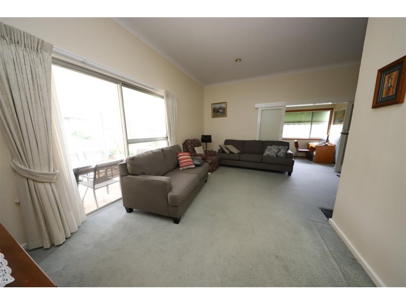 65 Carey Street, Tumut NSW 2720