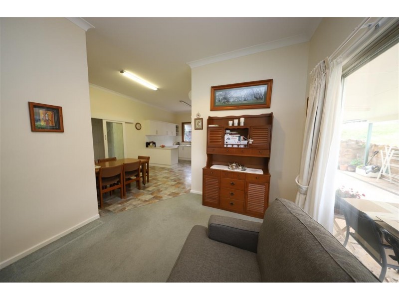 65 Carey Street, Tumut NSW 2720