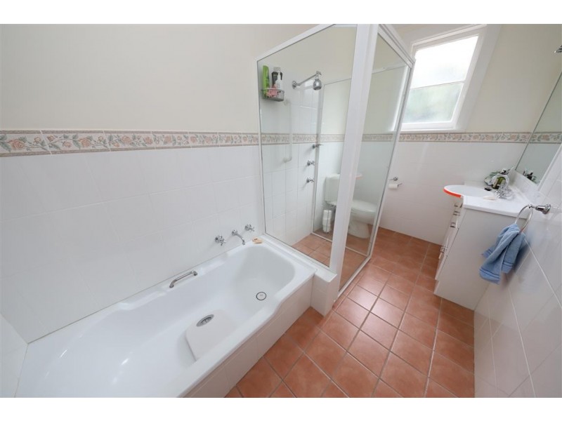 65 Carey Street, Tumut NSW 2720