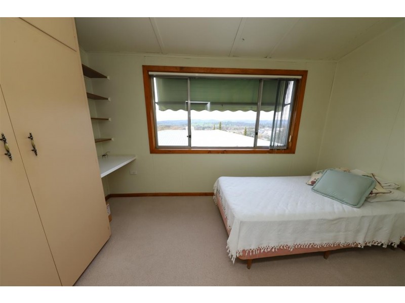 65 Carey Street, Tumut NSW 2720
