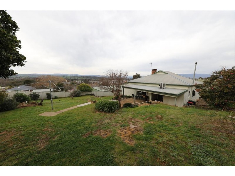 65 Carey Street, Tumut NSW 2720