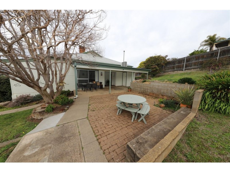 65 Carey Street, Tumut NSW 2720