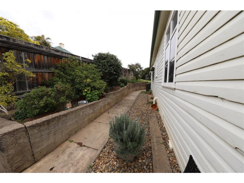 65 Carey Street, Tumut NSW 2720