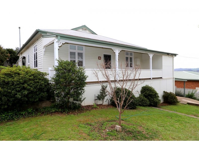 65 Carey Street, Tumut NSW 2720