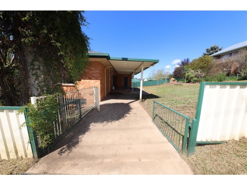 105 Russell Street, Tumut NSW 2720