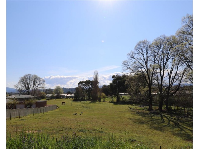 199 Capper Street, Tumut NSW 2720