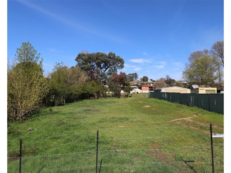 199 Capper Street, Tumut NSW 2720