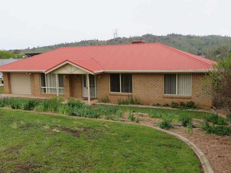 35 Mount Street, Gundagai NSW 2722