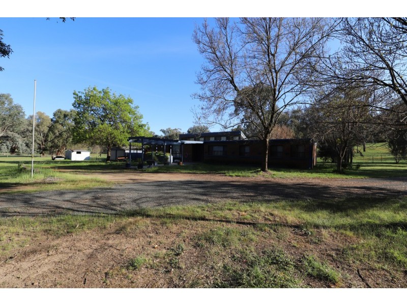 37 Cloverdale Road, Tumut NSW 2720