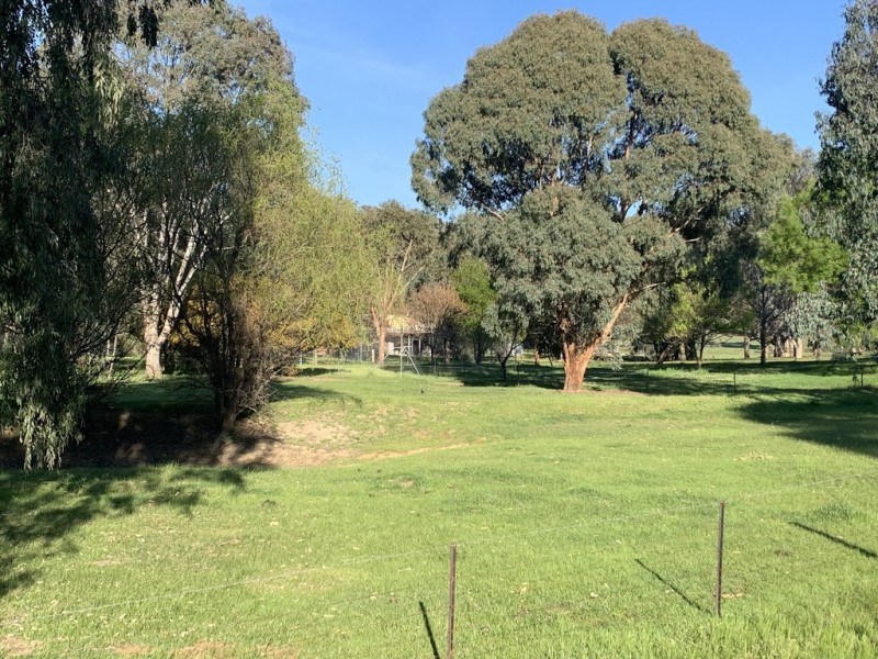 37 Cloverdale Road, Tumut NSW 2720