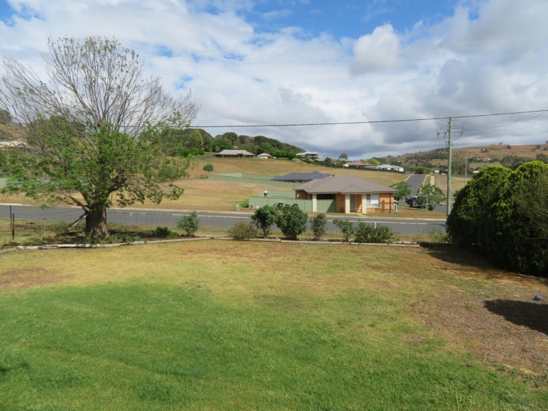 18 Neil McInerney Street, Gundagai NSW 2722