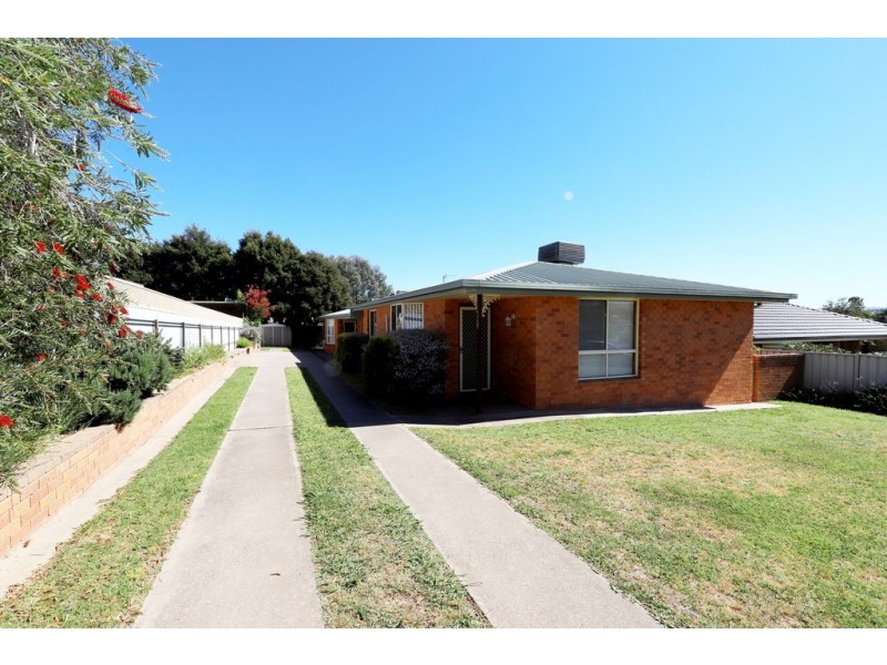 5 Hume Place, Tumut NSW 2720