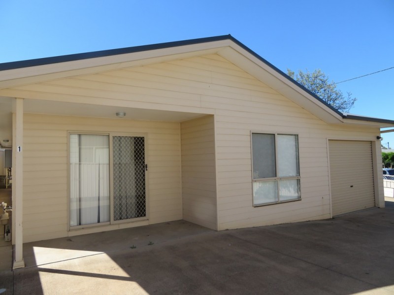 1/127 Hanley Street, Gundagai NSW 2722