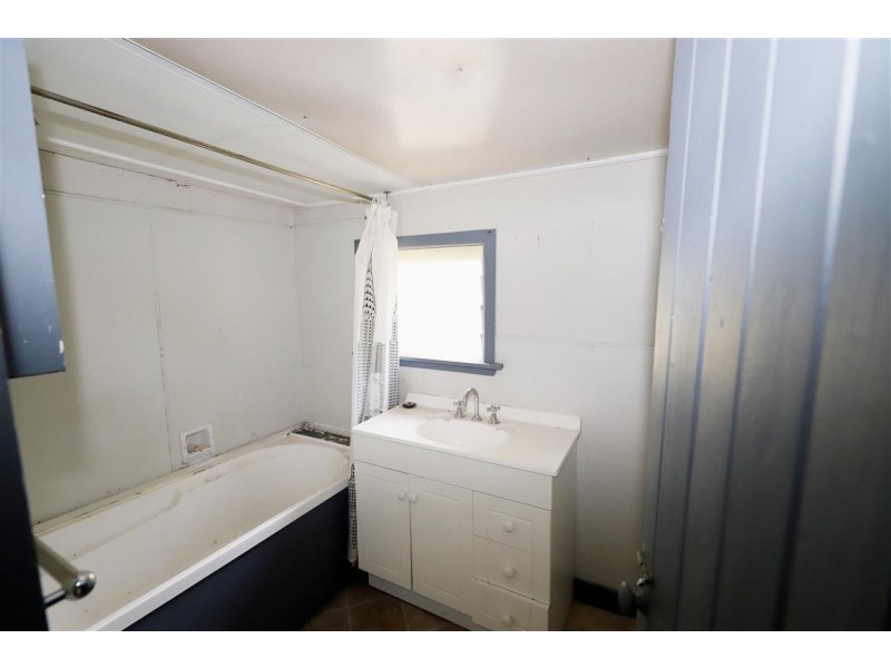 87 Simpson Street, Tumut NSW 2720