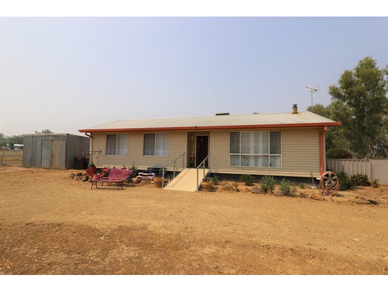 6 Jewnee Street, Wantabadgery NSW 2650