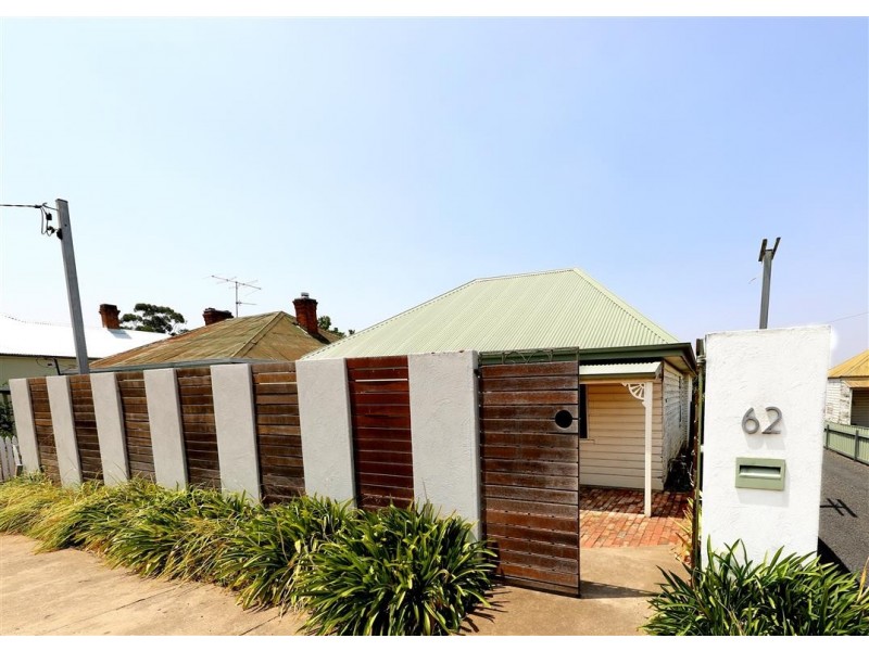 62 Capper Street, Tumut NSW 2720