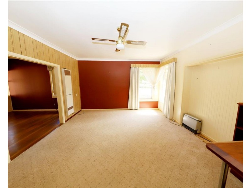 10 Colwell Street, Tumut NSW 2720