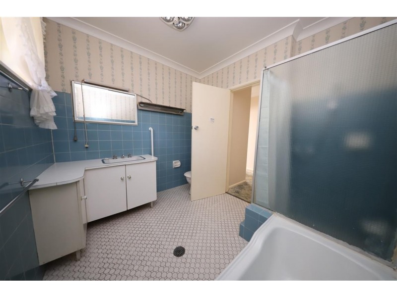 81 Lambie Street, Tumut NSW 2720