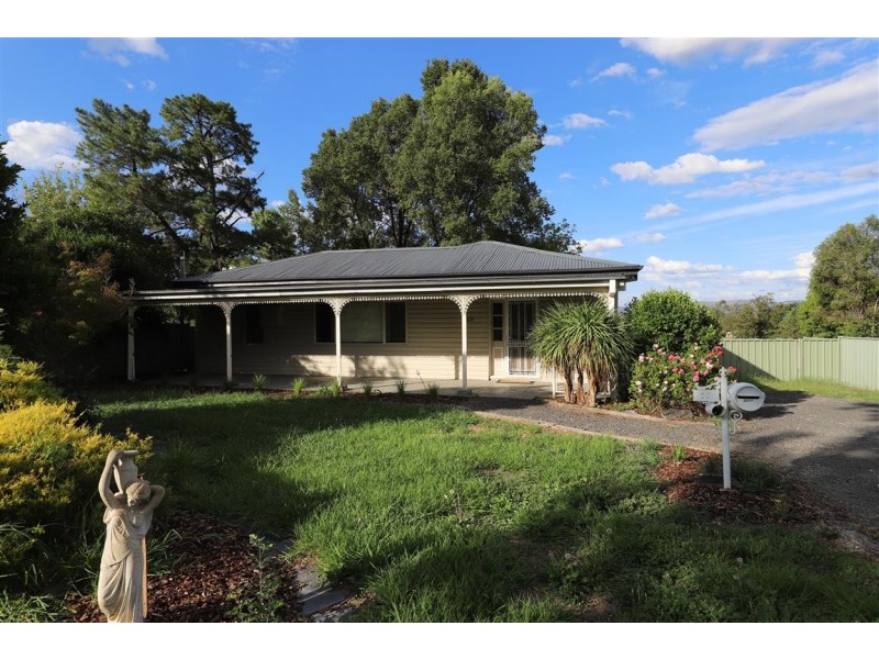 138 Capper Street, Tumut NSW 2720