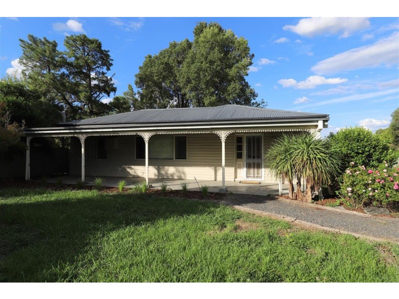 138 Capper Street, Tumut NSW 2720
