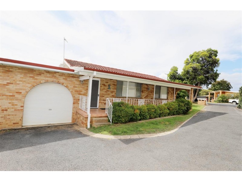 1/9 Kaleema Crescent, Tumut NSW 2720