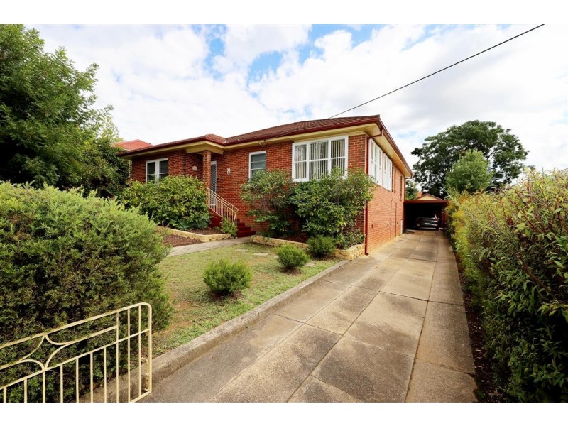 63 Richmond Street, Tumut NSW 2720