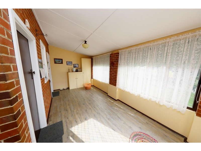 63 Richmond Street, Tumut NSW 2720