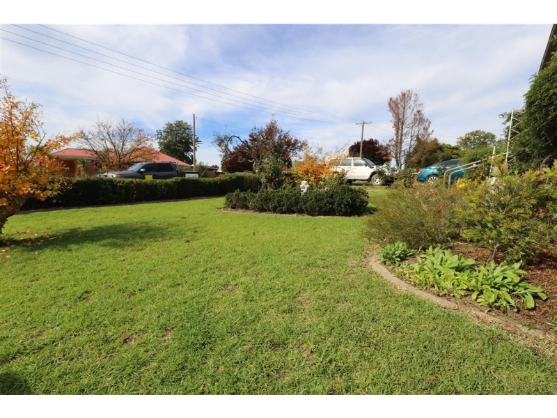 3 Charles street, Tumut NSW 2720