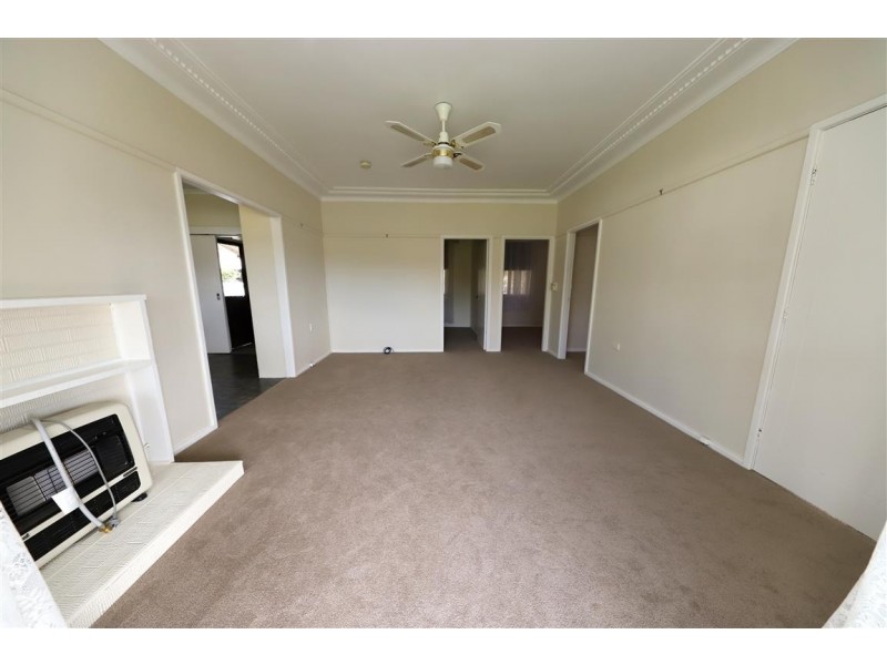 3 Charles street, Tumut NSW 2720