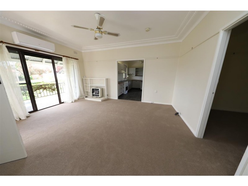 3 Charles street, Tumut NSW 2720