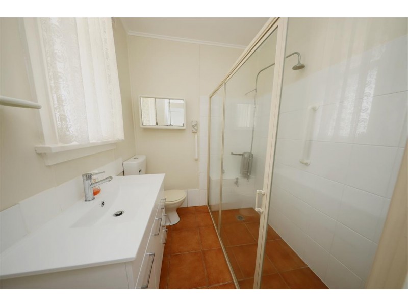 3 Charles street, Tumut NSW 2720